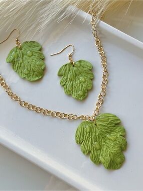 Green Leaf Pendant Necklace and Earrings Set - Women Jewelry